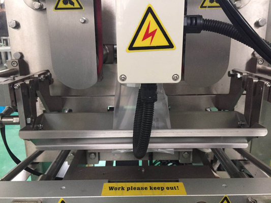 420mm Film Width Vertical Form Fill Seal Peanuts Pouch Packing Machine With PLC